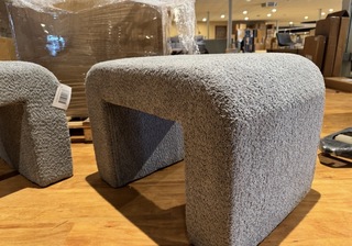 Set van 2 hockers. Grijs stof